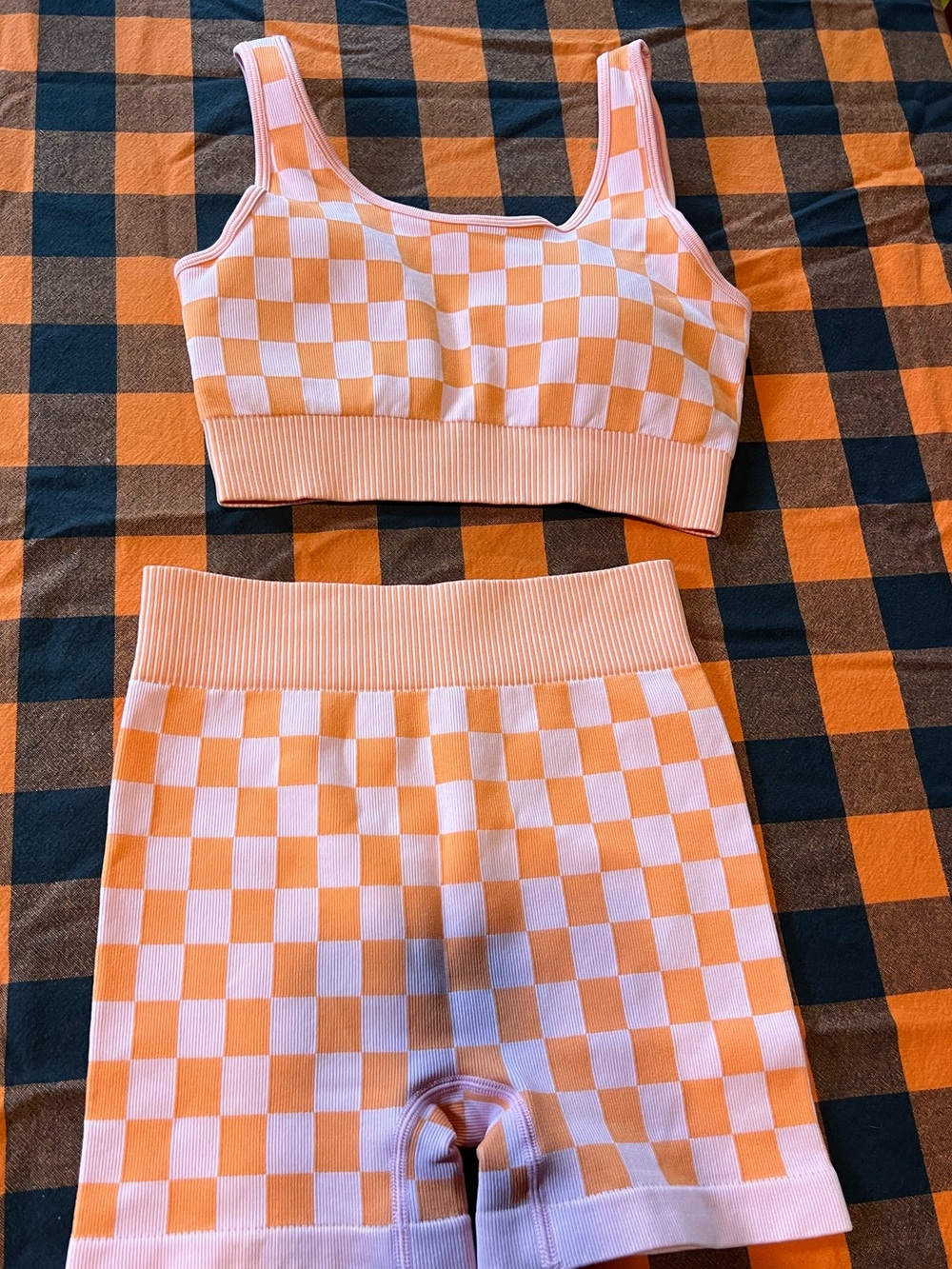 Soft peach & orange Checkered Bike Shorts & padded sports bra
